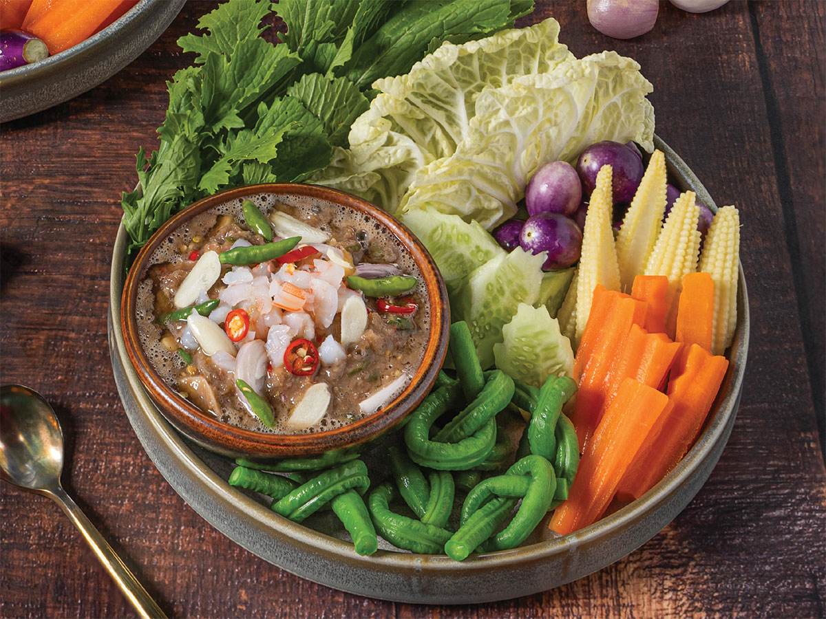 น้ำพริกโจรFresh Shrimp with Shrimp Paste Dip served with Fresh Vegetables