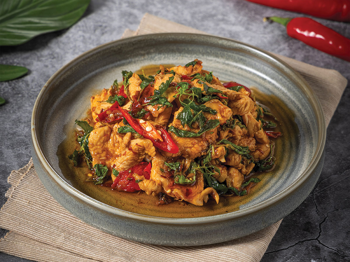 ผัดกะเพราไก่Stri-Fried Chicken with Chili and Holy Basil