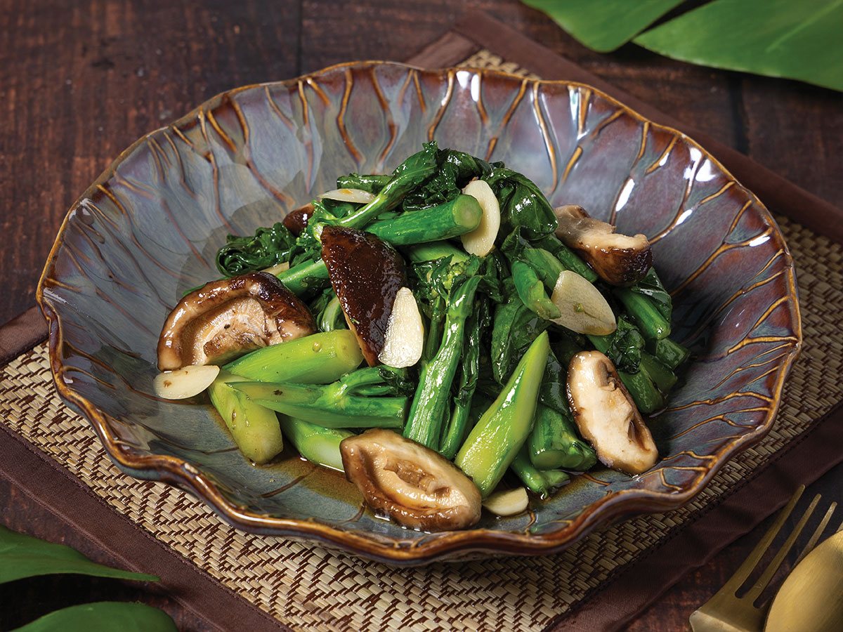 คะน้าฮ่องกงผัดน้ำมันหอยเห็ดหอมStri-fried Chinese Kale with Shiitake Mushroom in Oyster Sauce