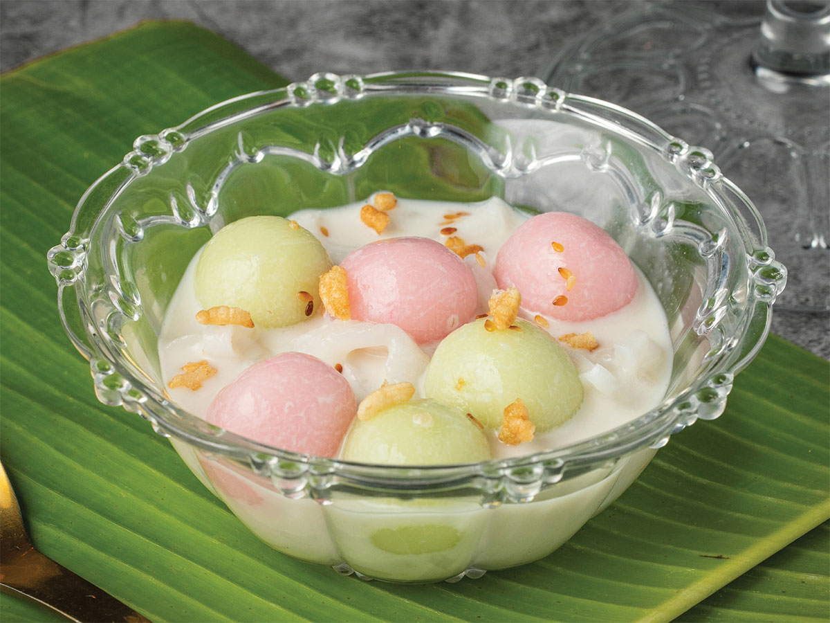 ขนมนมโคกะทิสดCaramelized Coconut Dumplings with Creamy Coconut Milk